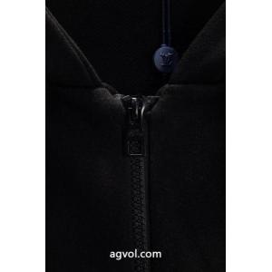 LOUIS VUITTON公式サイトのミュージシャンバンドスプレープリントファスナーコート