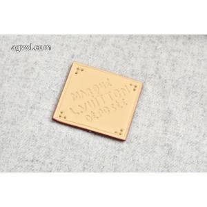 LOUIS VUITTONウールの襟継ぎ羊毛綿入れの服コート