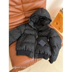 LOUIS VUITTONダウンジャケットブランド コピー 安心大人っぽく仕上げ 即完売必至 最安値挑戦！