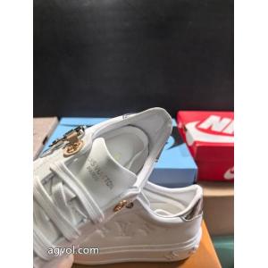 スニーカー激安専門店 【激安価格別】 ユニークなデザインブランド コピー s 級LOUIS VUITTON..