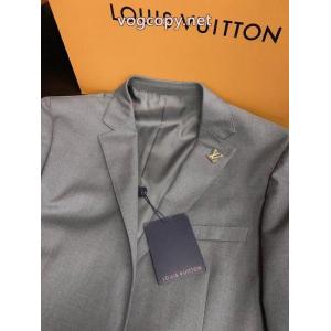 個性的なデザイン  最新先取りおしゃれなロゴ入り 実用性は勿論LOUIS VUITTON偽物 ブランド 激安スーツ..