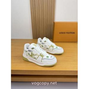 数に限りがある 普段使い 透け感優しいスニーカーLOUIS VUITTON偽物 ブランド 販売