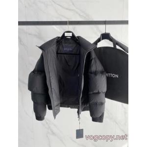 今旬のシルエットバランス VIP 先行セール2026年冬 おしゃれの幅が広がりLOUIS VUITTONブランド 偽物 通販    ダウンジャケット.