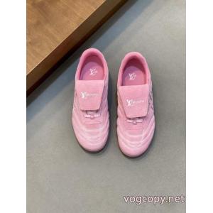 ブランド 偽物 通販復古風 セレブ愛用 嬉しいポイント    スニーカーLOUIS VUITTON..
