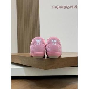 ブランド 偽物 通販復古風 セレブ愛用 嬉しいポイント    スニーカーLOUIS VUITTON..
