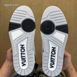     スニーカースーパー コピー どこで 買えるルイ ヴィトンやっぱり優しい色 良好品 魅力を引き出してくれる..