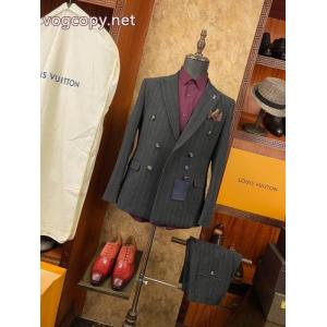 クリスマスプレゼントにも 不動の人気商品 指輪コピー ブランド 通販    スーツLOUIS VUITTON..