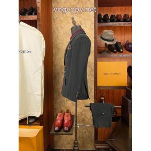 クリスマスプレゼントにも 不動の人気商品 指輪コピー ブランド 通販    スーツLOUIS VUITTON..