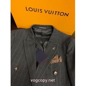 クリスマスプレゼントにも 不動の人気商品 指輪コピー ブランド 通販    スーツLOUIS VUITTON..
