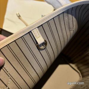コピー 商品 販売LOUIS VUITTONお洒落新作 人目を引く存在感 特に人気    バッグ.