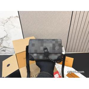 トレンド商品 キラキラ 早い者勝ちLOUIS VUITTONバッグコピー 通販