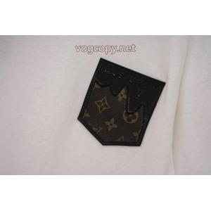 半袖Tシャツ激安 ブランド 通販LOUIS VUITTON大人気個性がある雰囲気 春季新作品 首胸ロゴ