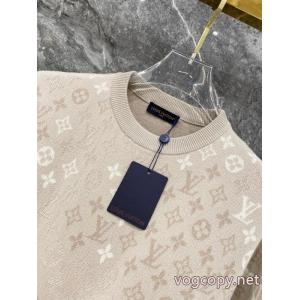 LOUIS VUITTON人気急上昇 正規品保証262026 ラグジュアリーな雰囲気半袖Tシャツコピー ブランド 通販 安心