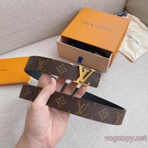 ブランド スーパー コピールイ ヴィトン    ベルトロゴが素敵 存在感は抜群 新色入荷.