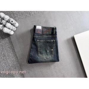 ジーンズブランド コピーLOUIS VUITTONHOT新品 完売必須限定SALE 今季はファション感漂う