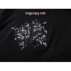LOUIS VUITTONラグジュアリーな雰囲気 新品人気上昇 秀作モデルブランド 激安半袖Tシャツ