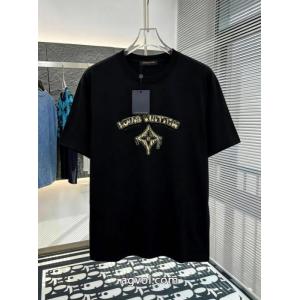 LOUIS VUITTONスーパー コピー著名人愛用 大人買い必須なこの2026 新作数量限定セール半袖Tシャツ