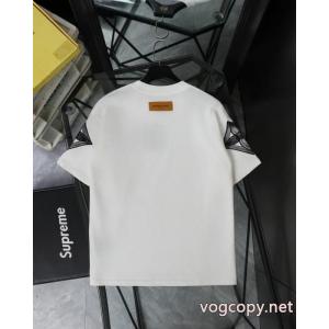 ブランド 品 コピーHOT新作登場 愛用ブランド 旬スタイルに早変わり!LOUIS VUITTON半袖Tシャツ