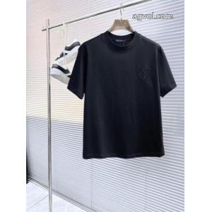 コピー ブランド 販売高級感UP 流行の最前線 高級感のあるデザインLOUIS VUITTON半袖Tシャツ