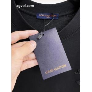 コピー ブランド 販売高級感UP 流行の最前線 高級感のあるデザインLOUIS VUITTON半袖Tシャツ