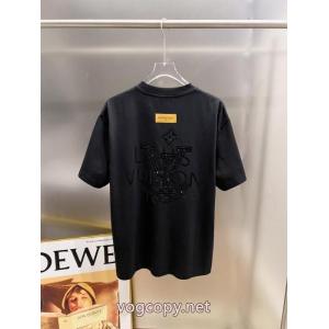ブランド コピー半袖TシャツLOUIS VUITTONカジュアルな雰囲気があり 高評価アイテム 今年流行りの新作アイテム
