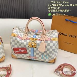 LOUIS VUITTONブランド コピー ショップバッグ定番人気モデル モデル着用 大好評
