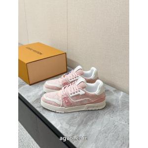 ブランド 品 激安 通販LOUIS VUITTONスニーカー可愛いすぎる 着回しアイテム クラシカルな雰囲気.