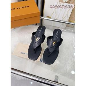 LOUIS VUITTONスーパー コピー ブランド 専門店今シーズン新作！大人もOK！ 入手困難 大人っぽいデザインサンダル..