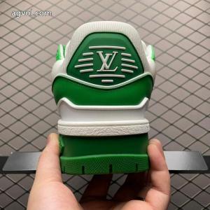 ルイ ヴィトンブランド アクセサリー 激安スニーカー秋冬の流行りトップス プレゼントにも 早い者勝ち..