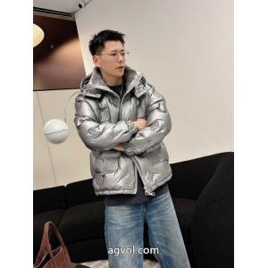 ダウンジャケットブランド コピー 専門店LOUIS VUITTON使い勝手のよさが魅力 人気話題 シンプルで合わせやすい
