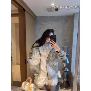 ブランド コピー バックLOUIS VUITTONコート人気復活 コレは買い！最安値 落ち着いた感覚