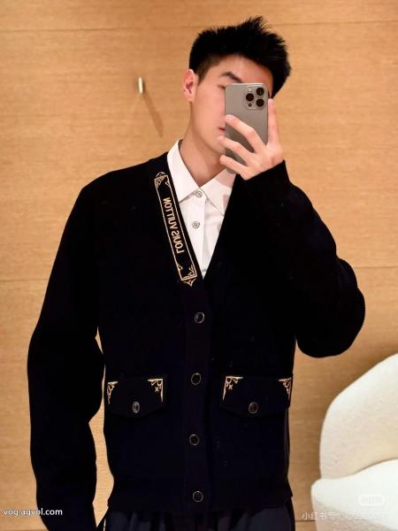 ブランド スーパー コピー 通販LOUIS VUITTON大人の余裕が漂うロゴが美しいコート 3