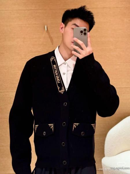 ブランド スーパー コピー 通販LOUIS VUITTON大人の余裕が漂うロゴが美しいコート 0