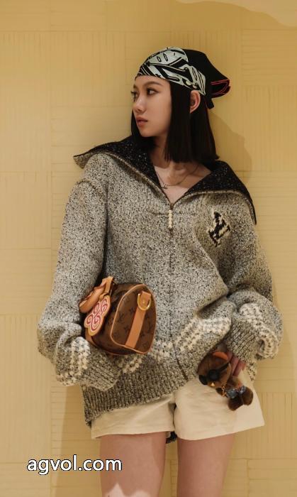LOEWE華やかな印象今旬のシルエットバランスブランド コピー s 級コート 4
