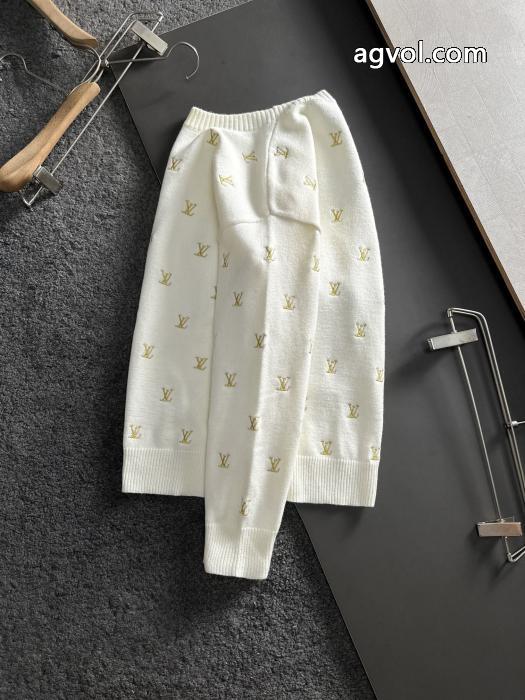 秋冬季節限定今年売れた人気のスタイルLOUIS VUITTONコピー 品 ブランドセーター 4