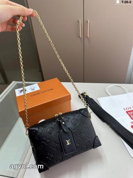 LOUIS VUITTONルイ ヴィトンPetite Malle Soupleソフトボックスバッグ 1
