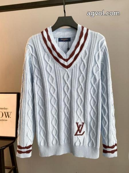 リラックススタイルが実現上質な素材LOUIS VUITTONVネックセーター偽物 通販 1