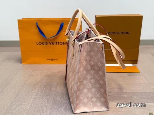 LVジャングルボディがホットなマザーズバッグonthego 4