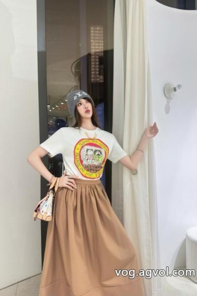 LOUIS VUITTON高級感ある今旬のシルエットバランス偽物 ブランド 販売半袖Tシャツ 0