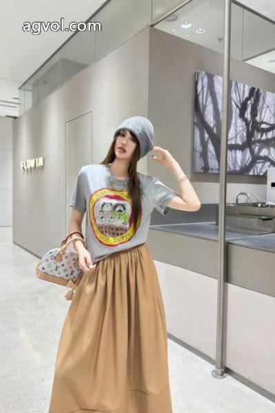 LOUIS VUITTON高級感ある今旬のシルエットバランス偽物 ブランド 販売半袖Tシャツ 1