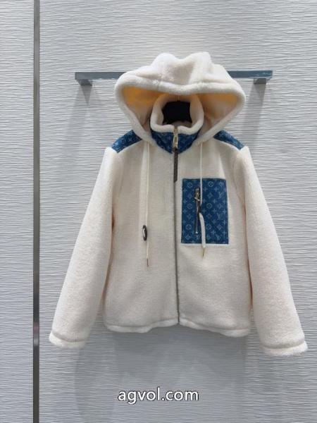 安心国内発送 最旬アイテム 雑誌にも人気掲載アイテムLOUIS VUITTONコピー 通販コート 1