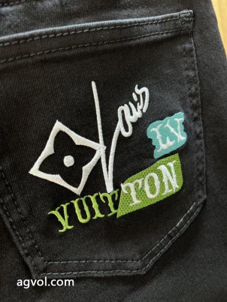 コピー ブランド 通販 安心LOUIS VUITTON上品でベーシック 雑誌掲載 落ち着いた感覚ジーンズ 1