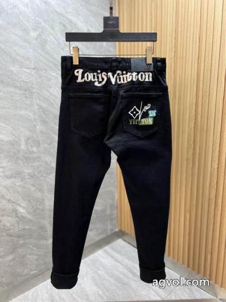 コピー ブランド 通販 安心LOUIS VUITTON上品でベーシック 雑誌掲載 落ち着いた感覚ジーンズ 3