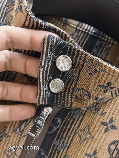 ブランド 品 スーパー コピーコートLOUIS VUITTON衝撃セールで破格 ソフトな素材を使用 お買い得新作 2