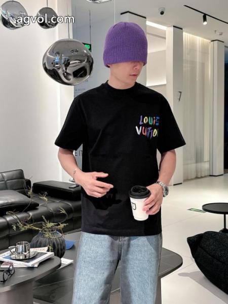 LOUIS VUITTON通販 ブランドお洒落自在 ブランド新作2025 魅力的な半袖Tシャツ 2
