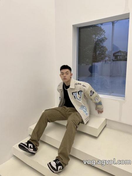 ブランド スーパー コピー原宿スタイル 最新 話題沸騰中 即発送可能ジャケットLOUIS VUITTON 0