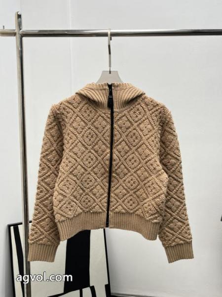 雑誌掲載アイテム お洒落自在 絶対欲しい手に入るLOUIS VUITTONブランド コピー 品コート 1