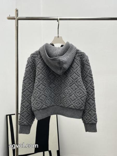 雑誌掲載アイテム お洒落自在 絶対欲しい手に入るLOUIS VUITTONブランド コピー 品コート 4