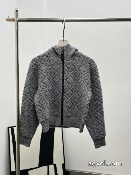雑誌掲載アイテム お洒落自在 絶対欲しい手に入るLOUIS VUITTONブランド コピー 品コート 3