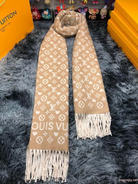 通販限定商品 秋冬話題アイテム 世の流行に左右されないデザインLOUIS VUITTONスーパー コピー 通販 優良マフラー 0